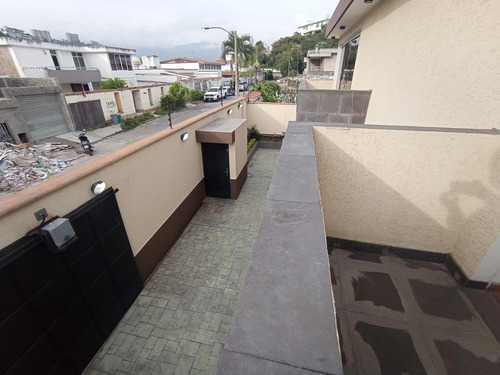 Imagen 27 de 30 de Vendo Casa 400m2 5h/7b/6p Colinas De Vista Alegre 0666