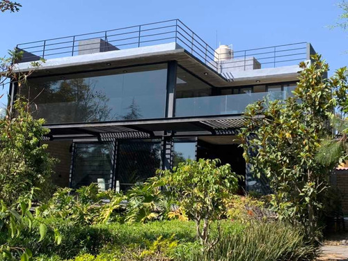Imagen 1 de 14 de Casa De Campo Moderna, Doble Altura, Alberca Y Jardín.
