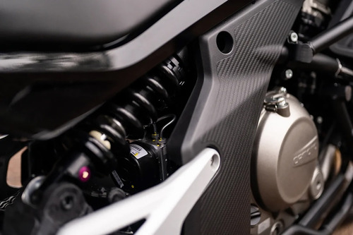 Imagen 3 de 10 de Moto 0km Cf Moto Rz 650 Mt Touring Adventure Urquiza Motos