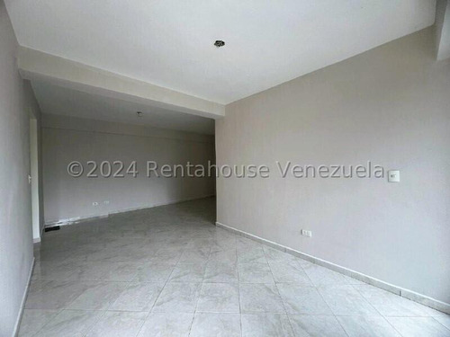 Apartamento En Venta Zona Centro Maracay 25-705 Yb