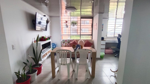 Apartamento Remodelado Con Parqueadero Privado En Conjunto Torrres Del 20 De Julio