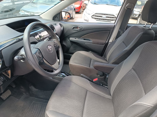 Toyota Etios 1.5 X PLUS 16V FLEX 4P AUTOMÁTICO