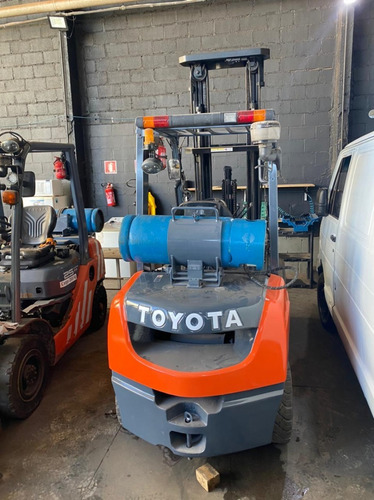 Imagem 2 de 6 de Empilhadeira Toyota Modelo 8fg30 Triplex 6 Mtrs Cap 3 Ton