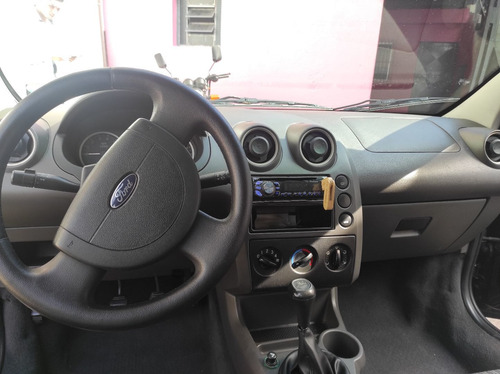 Imagem 4 de 10 de Ford Fiesta Sedan 1.6 Flex 4p 2007