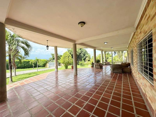 Josseyris Jimenez Vende Casa En Safari Country Club Carabobo
