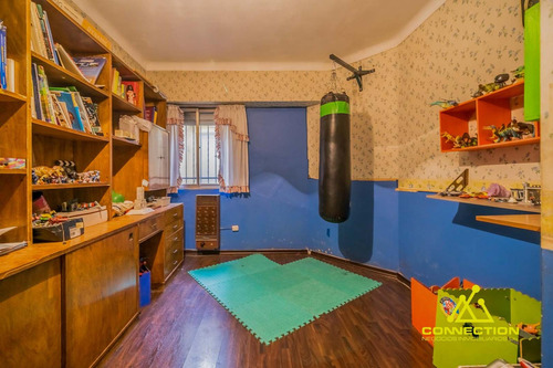 Casa 6 Ambientes En Venta. Banfield Con Pileta