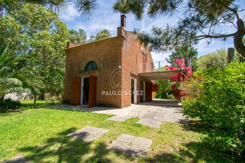 Casa En Alquiler Temporal En Bella Vista, Piriapolis. Ideal Para Disfrutar En Familia, A Metros Del Mar, Lugar Tranquilo.