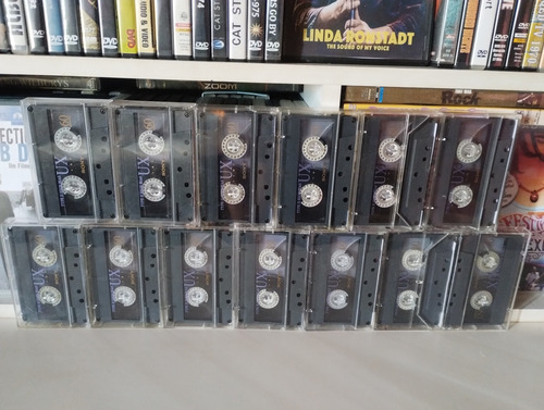 Box 13 Fitas K7 Gravadas Classic Rock- Queen Floyd D Straits Cinza-escuro (Usado)