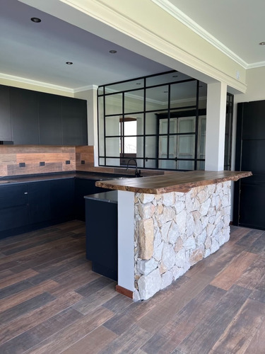 Espectacular Casa En Barrio Riberas, Puertos, Escobar De Estilo Toscano De Construcción Súper Sólida Y Exquisitas Terminaciones