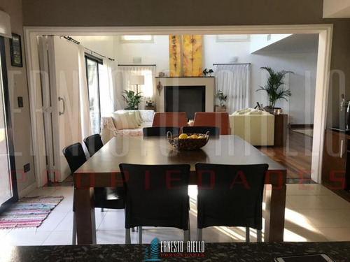 Casa En Venta En Club De Campo Abril