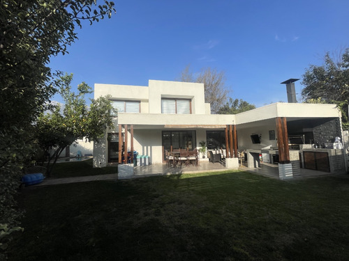 Preciosa Casa Remodelada En Excelente Sector De Peñalolén