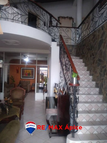 Imagen 2 de 7 de Se Vende Town House, Av. Romulo Gallego
