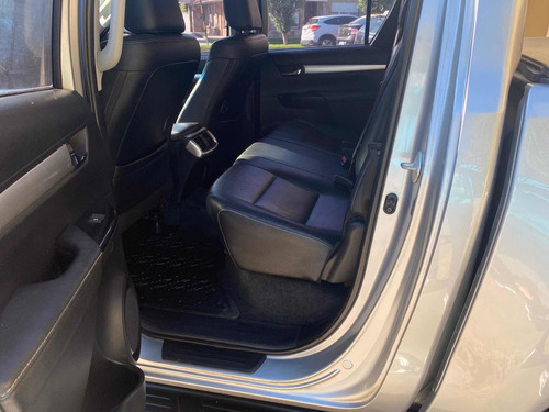 Toyota Hilux 2.8 Cd Srx 177cv 4x4 At 2016 2234003316