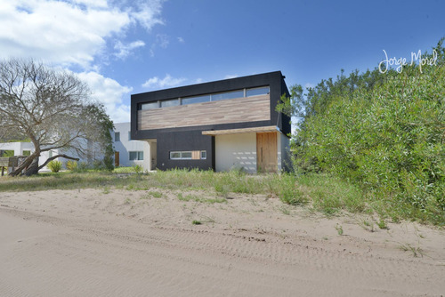 Imagen 1 de 30 de Casa Perimetral Bueno #200-300 - Costa Esmeralda - Golf 1 - 1017m2 #id 11087