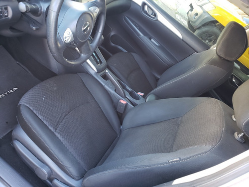 Imagen 5 de 10 de Nissan Sentra 2019 Gris