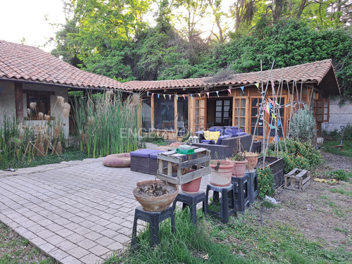 Amplios Espacios. Casa Chilena En Chicureo