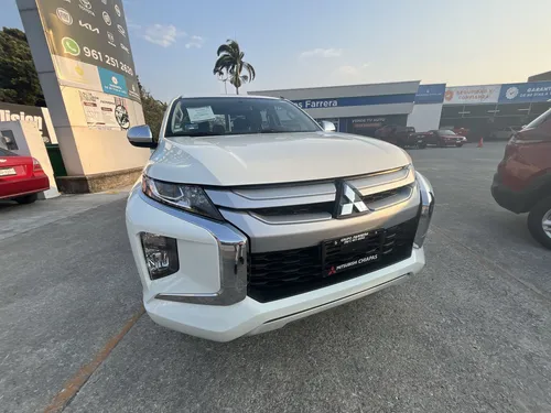 Mitsubishi L200 2.4 Glx Cabina Doble 4x2 Mt