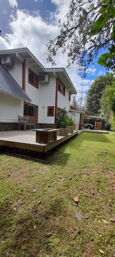 Casa Familiar En Venta 3 Habitaciones 5 Ambientes Villa La Angostura