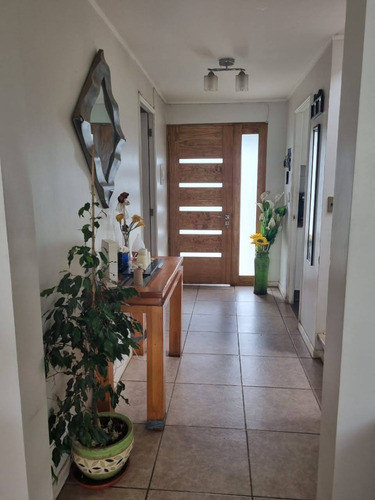 Amplia Y Luminosa Casa En Condominio Los Coihues, Larapinta