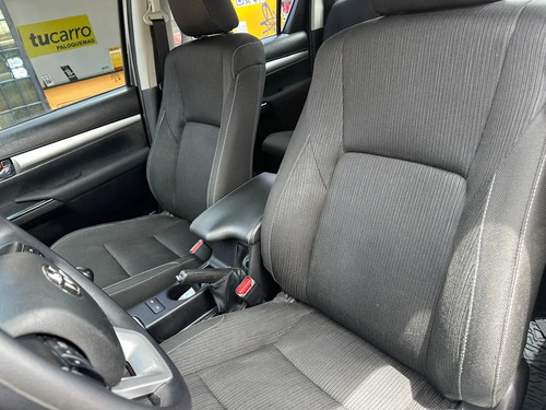 Toyota Hilux 4x4 2400cc Mt Aa