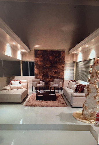 Residencia En Venta En Costa De Oro, Alberca, Jardín, Cochera Para 5 Autos.