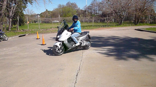 Imagen 6 de 10 de Clases De Manejo Para Motos. Aprende Con Tu Propia Moto