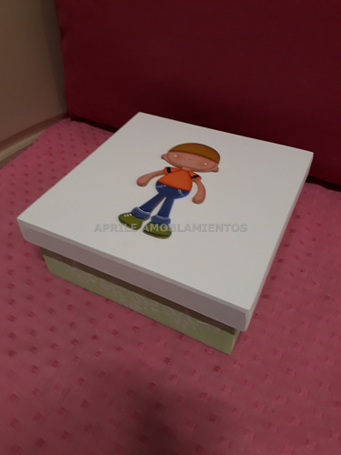 Imagen 2 de 2 de Caja Con Tapa Portacosmeticos Ajuar 25x25 Cm