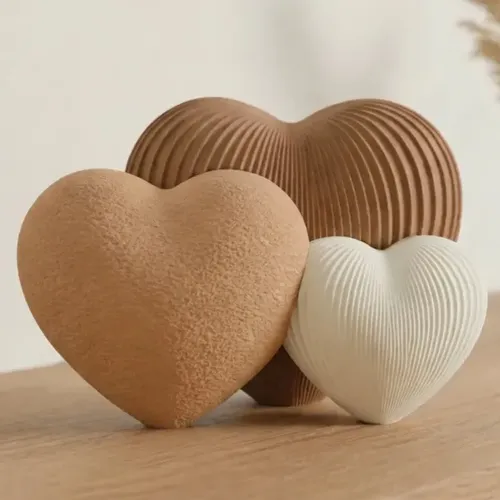 Decoração 3 Corações Escultura Família Amor Quarto Sala 17cm Bege