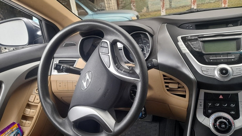 Imagen 11 de 12 de Hyundai 2012 Elantra Gls