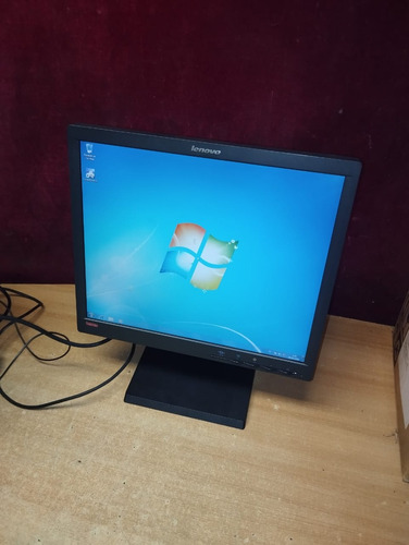 Monitor Lenovo  17''  Ajustable  Vga- Dvi