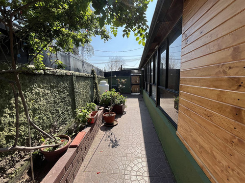 Casa En Venta De 3 Dorm. En La Cisterna