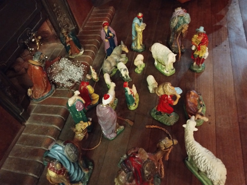 Pesebre Navideño Con Figuras 30cm Maria Camellos Reyes Magos (Usado)