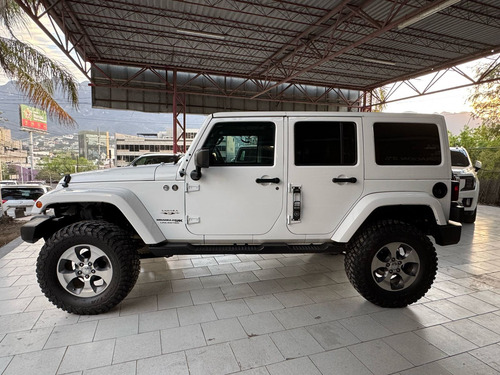 Jeep Wrangler 3.8 V6 Unlimited Sahara JK 4x4 At