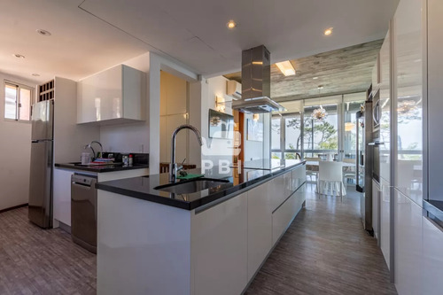 Casa En Venta El Acantilado 4 Dormitorios En Punta Ballena - Ref : Pbi723