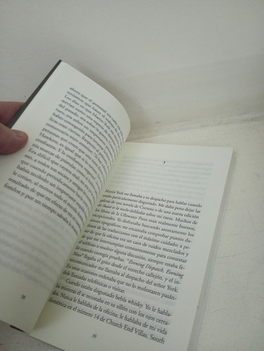 Muy Lejos De Kensington - Muriel Spark (Usado)