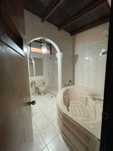 Inzitu Realtors Vende Casa En Venta En Urb. Parqueserino, San Diego Km