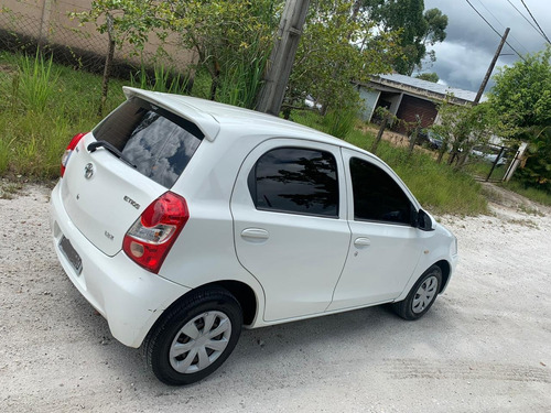 Toyota Etios 1.3 Hatch Completo 2014