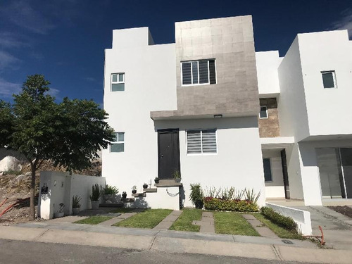 Imagen 1 de 9 de Casa En Renta Dentro De Condominio El Condado, Al Sur De La Ciudad, Querétaro.