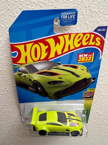 Hot Wheels 1/64 Aston Martin Vantage Gte Verde Neón 2022