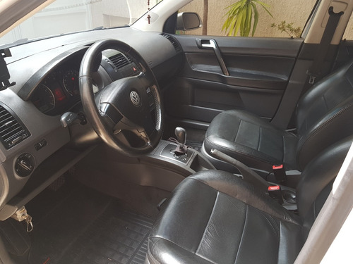 Volkswagen Polo Sedan 1.6 Vht Comfortline Total Flex I-motio