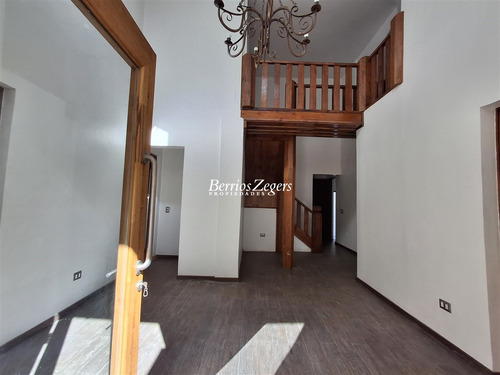 Casa En Venta De 4 Dorm. En Lo Barnechea Arrayan Rio
