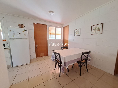 Casa En Venta, 4 Dormitorios 4 Baños, Sala De Estar La Reina