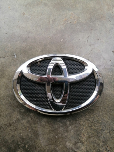 Emblema Toyota Camry Delantero Parrila