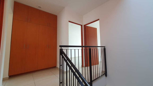 Casa En Venta En Paseos Del Bosque, 3 Recámaras, 2.5 Baños, Gran Ubicación !!