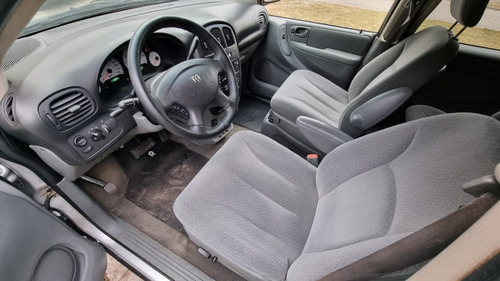 Imagen 10 de 15 de Caravan Sxt 3.3 6 Pasajeros / Gnc 2006