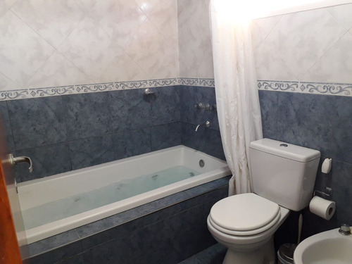 Venta Casa 4 Amb. C/pileta Hurlingham/ Bajo Valor