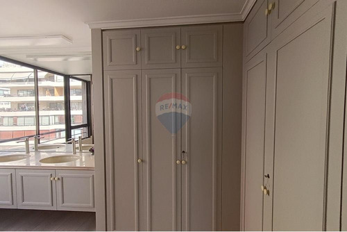 Amplios Espacios Para Remodelar !!!