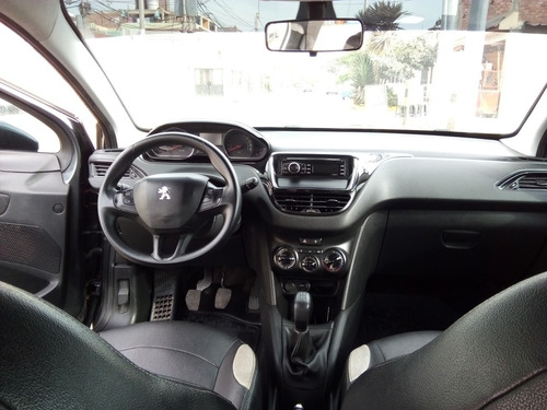 Ocasion Remato Peugeot 208 Año 2015 Hatchback Con 71,800 Km.