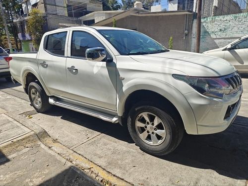 Mitsubishi L200 2.4 Cabina Doble 4x2 Mt