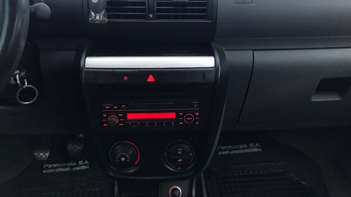 Volkswagen Suran 1.6 Highline - Tute Cars Fernando